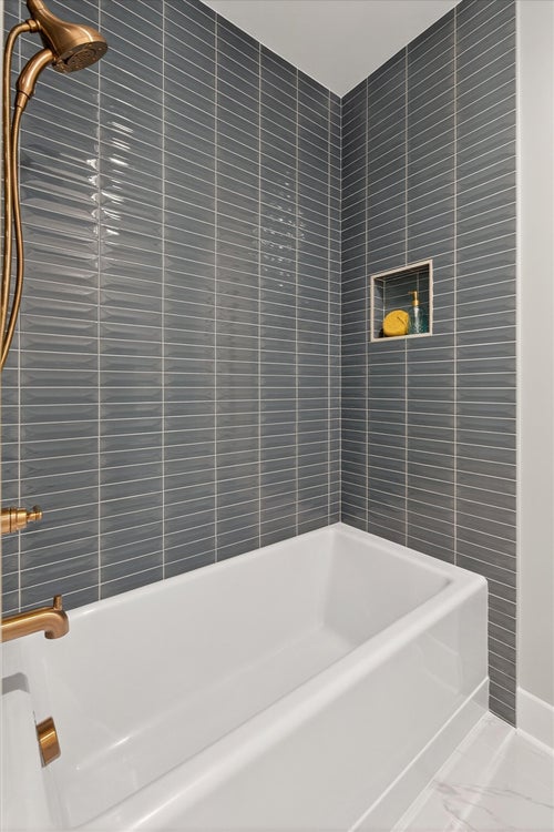 Gorgeous Tile Bath. 5br New Home in Huntersville, NC