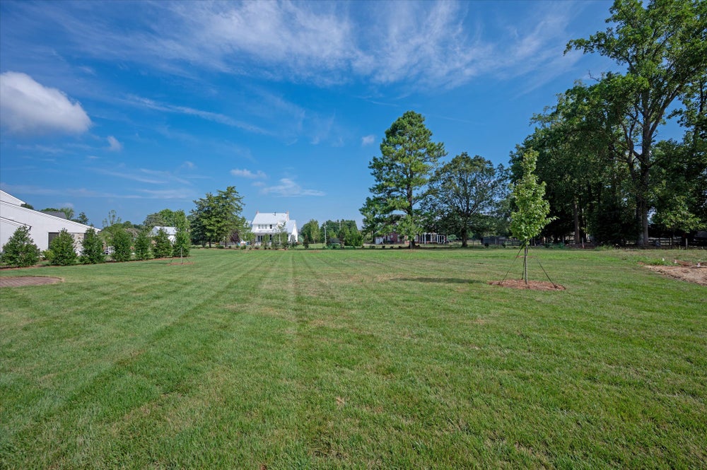 Expansive Backyard. 5br New Home in Huntersville, NC